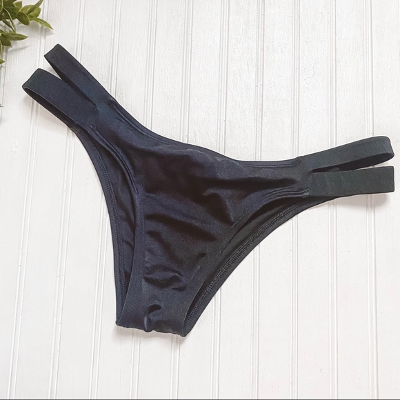 Victoria's Secret Cheeky Black Swimsuit Bottoms Size Large